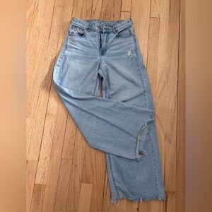 American Eagle Light Wash Jeans — Snap Adjustable Waist — Size 2 Short